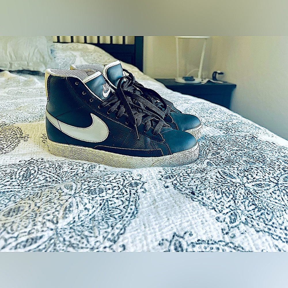 Black and white Nike Blazers - Picture 5 of 12